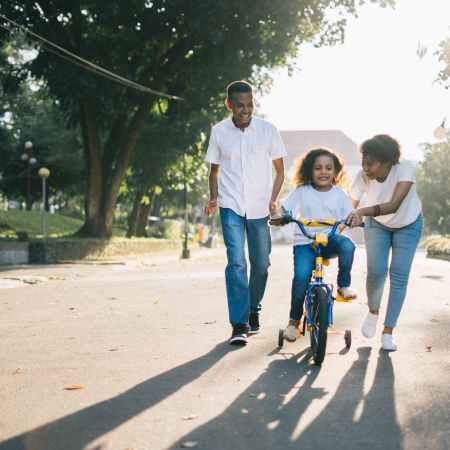 Family-child-bike.jpg